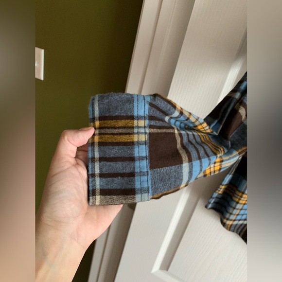 NWT Plaid flannel button up size Large - Picture 4 of 6